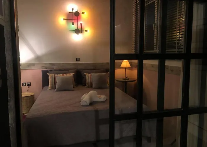 Amazing Semi-Basement Art Apartment Easy Walk To Nafplio Centre