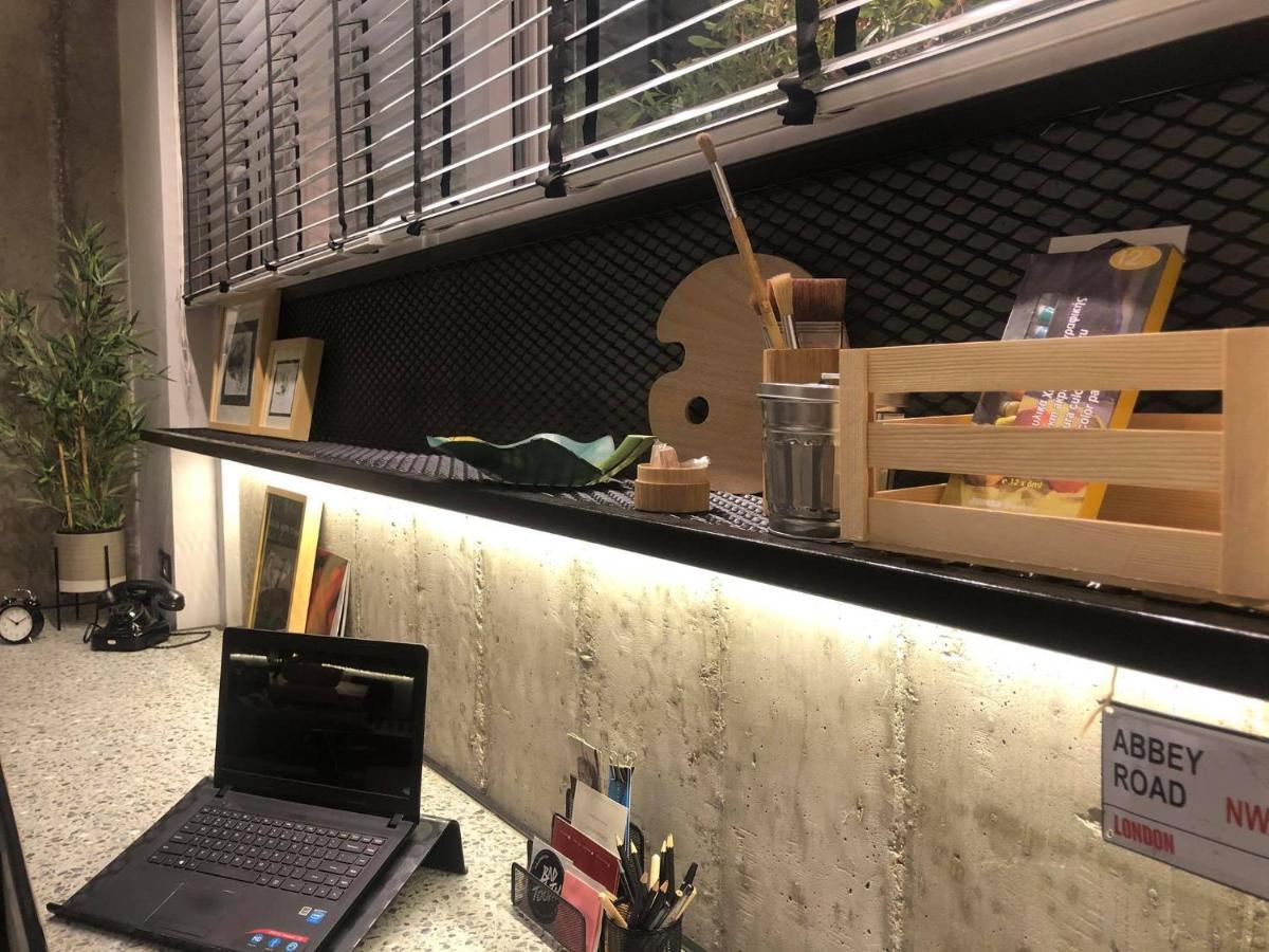 Apartment Amazing Semi-basement Art Easy Walk To Centre *