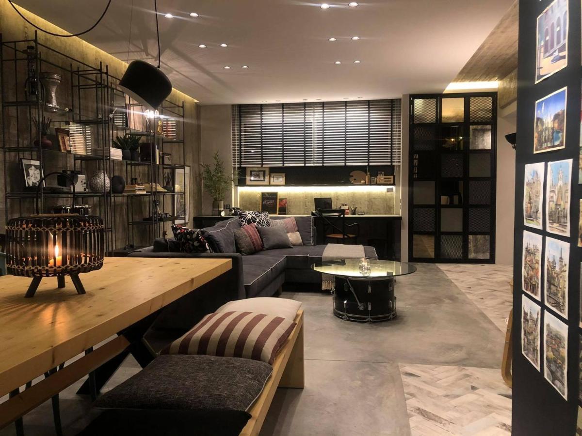 Amazing Semi-basement Art Easy Walk To Centre Apartment