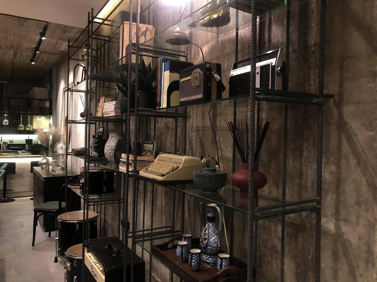 Amazing Semi-basement Art Easy Walk To Centre Apartment *